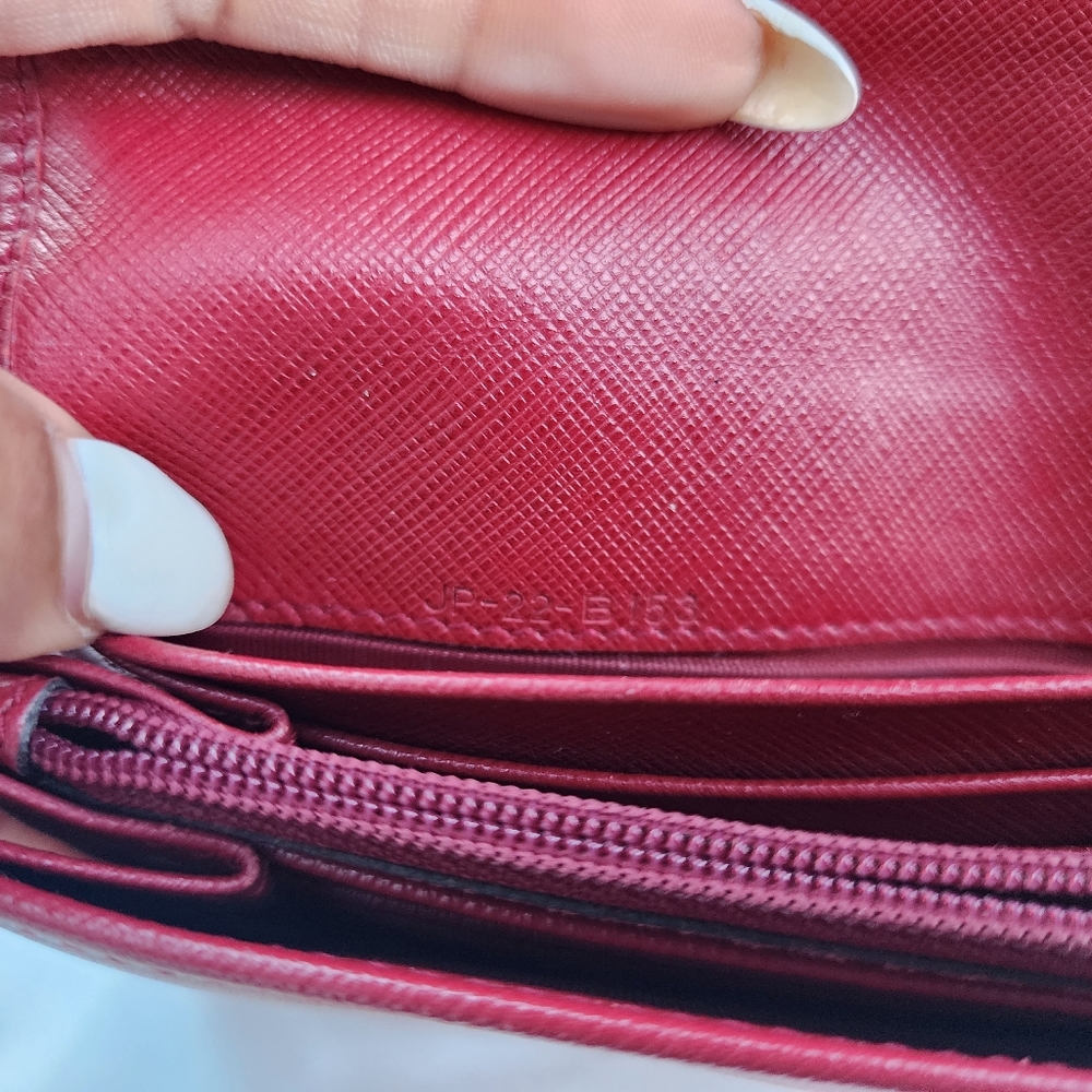 📣SOLD!! GUC Salvatore Ferragamo Saffiano wallet - Picture 5 of 9